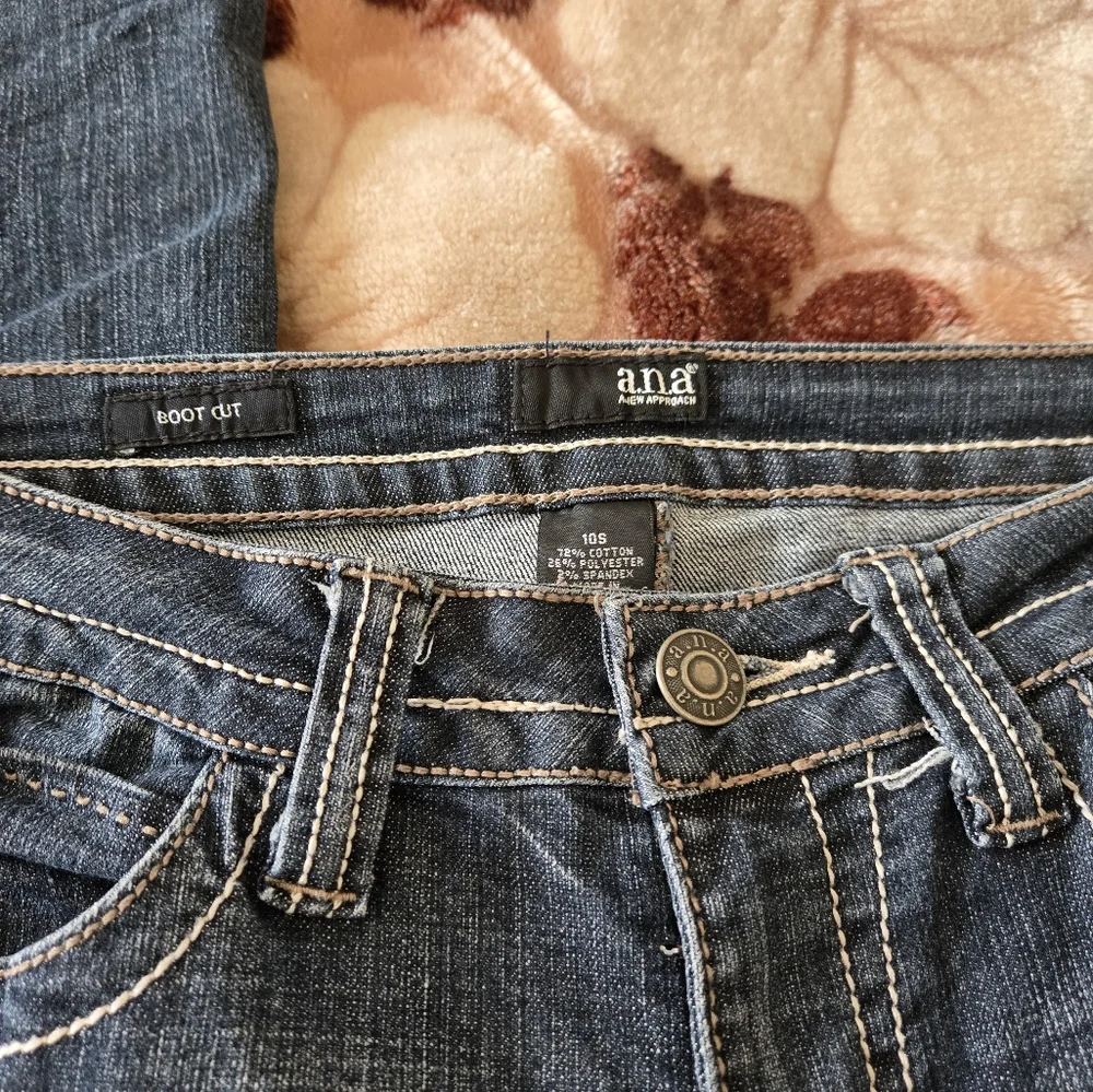 Women's a.n.a. Bootcut Blue Jeans Size 10s EUC - Picture 6 of 9